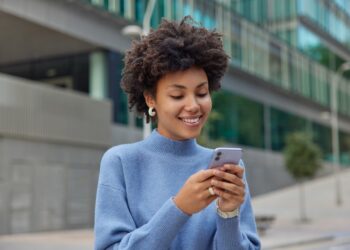 Google Play Store Agora permite download simultâneo de dois apps. Atualize já!