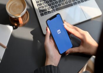 Otimizando seu Perfil no LinkedIn: 8 Comandos Essenciais do ChatGPT
