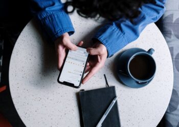 Figurinhas oficiais do WhatsApp terão busca facilitada