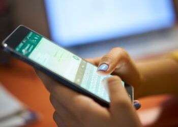 Como fixar mais de um canal no topo do WhatsApp?