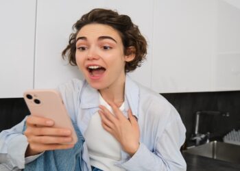 Jovem surpresa com a volta do LimeWire agora com inteligência artificial