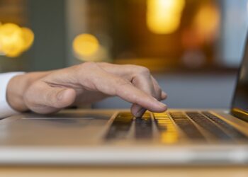 Saiba o que é Li-Fi Conheça a tecnologia 100 vezes mais rápido que o Wi-Fi