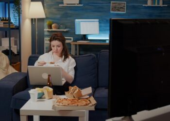 Aprenda como espelhar a tela do notebook na tv com ou Sem Fio