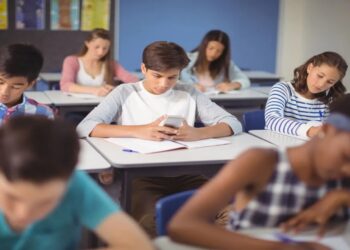 Sem celulares na sala de aula.